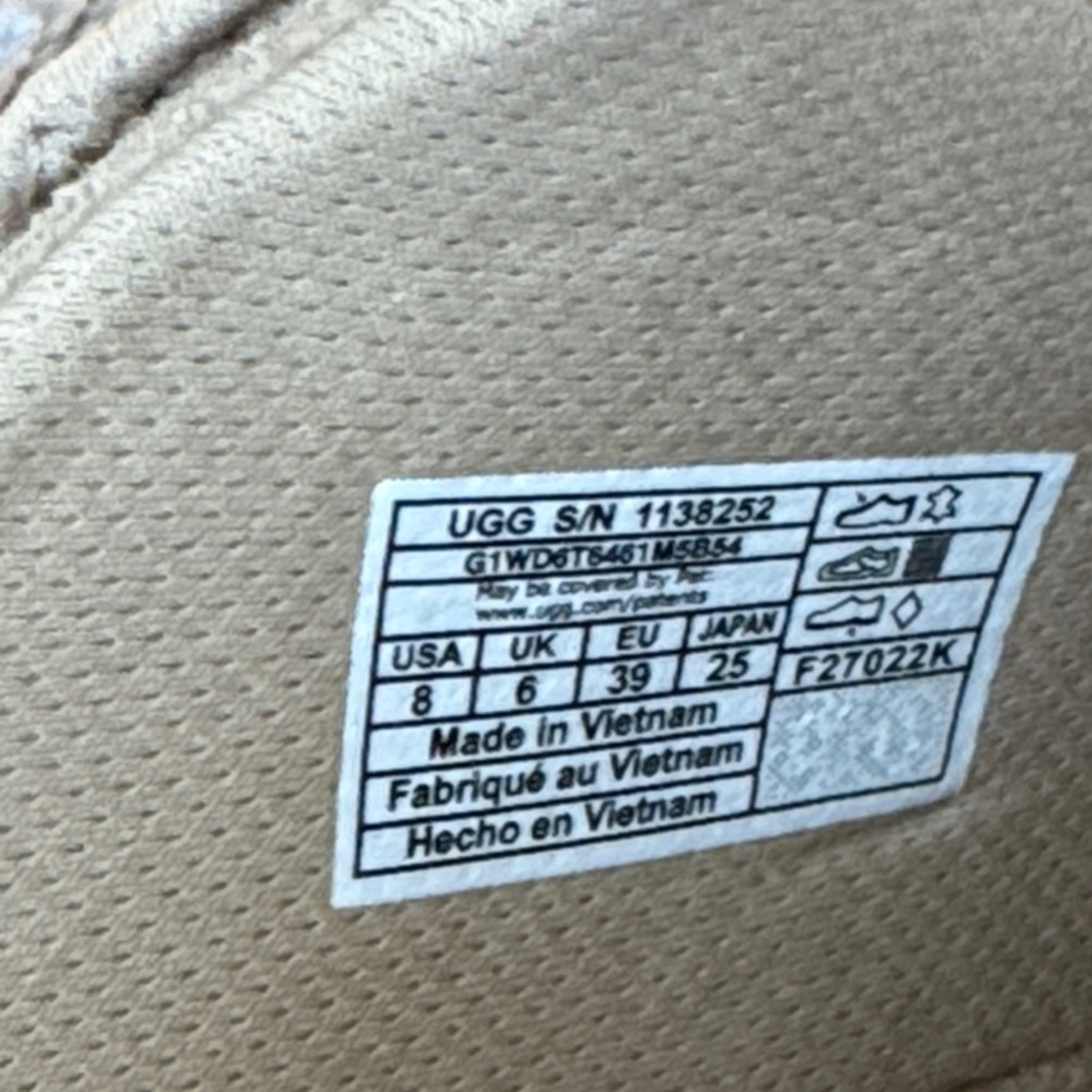 UGG Clogs - Picture 9 of 9